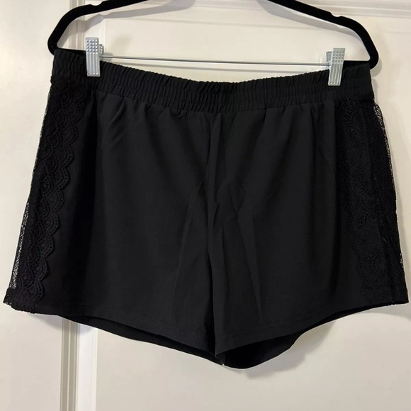 Women’s Fabletics Black Active Shorts With Lace Detail, Large, NWOT - Picture 1 of 4